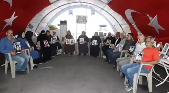 Diyarbakır'da PKK Kaçırılan Çocuklar İçin Evlat Nöbeti Devam Ediyor