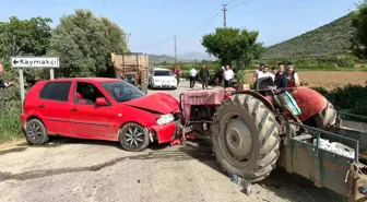 İzmir'de Trafik Kazası: 4 Yaralı