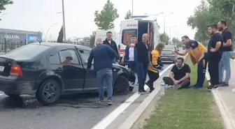 İnegöl'de Otomobil Kaza Yaptı: Sürücü Yaralandı