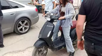 Adana'da Geri Yönlü Kamyon Motosikletli Kızı Tehlikeye Soktu