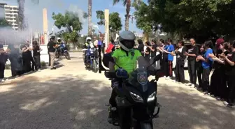 Mersin'de Trafik Ekiplerine Sürpriz Kutlama