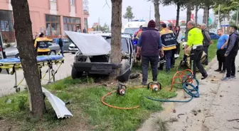 Isparta'da Trafik Kazası: Sürücü ve Yolcu Yaralandı
