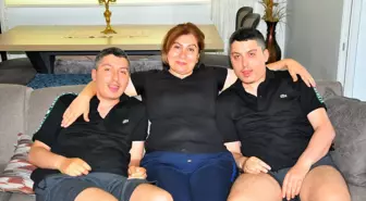 Otizmli Çocuklarıyla 25 Yıldır Mücadele Eden Anne Umut Oluyor