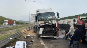 Bolu'da Buğday Yüklü TIR Devrildi, Şoför Hafif Yaralandı