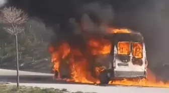 Sivas'ta Havalimanı Servis Minibüsünde Yangın