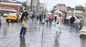 İstanbul'da Yoğun Yağmur ve Rüzgar Hayatı Olumsuz Etkiledi