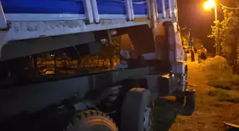 Kozan'da Kamyon Tamiri Sırasında Kaza: Bir Kişi Yaralandı