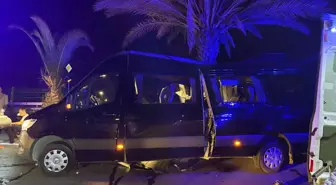 Alanya'da Turistle Otonun Çarpıştığı Kazada İki Kişi Hayatını Kaybetti
