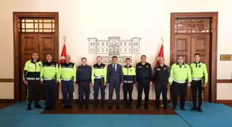 Bilecik Valisi Aygöl, Trafik Personeline Başarı Belgeleri Takdim Etti