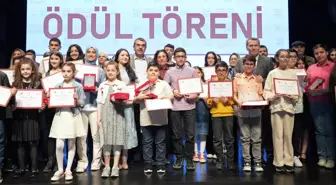 Zeytinburnu'nda Kitap Okuma Yarışması Heyecanı: Ödül Törenine Bakan Yusuf Tekin Katıldı
