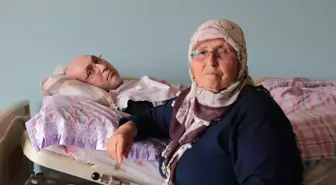 Beyin Tümörü ile Mücadele Eden Mesut Yılmaz'a 16 Yıldır Annelerinden Destek