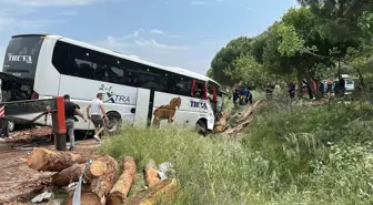 Çanakkale'de Kamyon, Otobüs ve Otomobilin Karıştığı Kazada 5 Kişi Hayatını Kaybetti