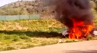 Ankara'da Boş Arazide Araç Yangını