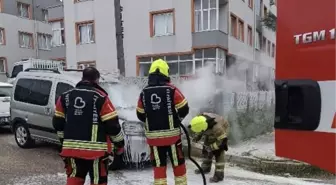Bandırma'da Park Halindeki Araçta Yangın Çıktı