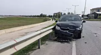Beyşehir'de Kavşakta Otomobil Çarpışması: 2 Yaralı