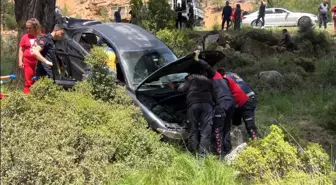 Bucak'ta Kamyonet ile Otomobil Çarpıştı: 3 Yaralı
