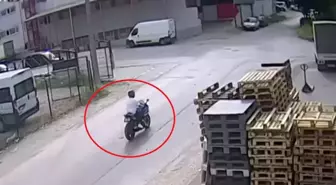 Bursa'da Motosiklet Çarpışması: 2 Yaralı