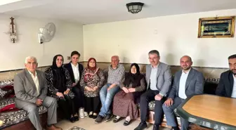 Çopuroğlu'ndan, en yaşlı AK Parti üyesine Anneler Günü sürprizi