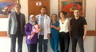 Doktor Oğuldan Hemşire Anneye Duygusal Anneler Günü Sürprizi