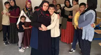 Çamdere Köyü'nde Anneler Günü Etkinliği: Öğrenciler Annesini Sesinden Tanıdı