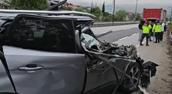 Sapanca'da TIR'a Çarpan Cipin Sürücüsü Hafif Yaralandı