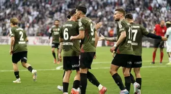 Beşiktaş, Adana Demirspor'u 2-1 Önde Tamamladı