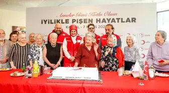 Türk Kızılay, Anneler Günü'nü Deprem Bölgesinde Etkinliklerle Kutladı