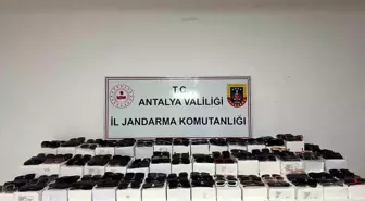 Aksu'da Durdurulan Araçta 1.500 Kaçak Güneş Gözlüğü Ele Geçirildi