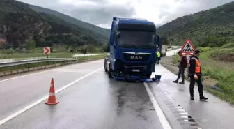 Amasya'da Tır Kontrolden Çıktı: 1 Yaralı