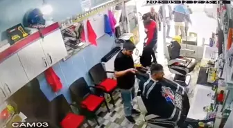 Gümüşhacıköy'de Berberde Tıraş Olan Vatandaşlar Deprem Anı Yaşadı