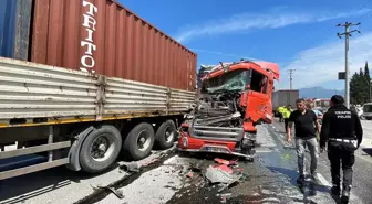 Sakarya'da Zincirleme Trafik Kazası: Savaş Alanına Dönen Yol