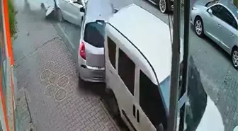 Esenyurt'ta Otomobil Park Halindeki 7 Araca Çarptı