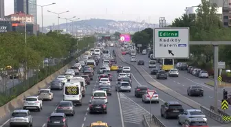 İstanbul'da Haftanın İlk İş Günü Trafik Yoğunluğu Yüzde 62'ye Ulaştı