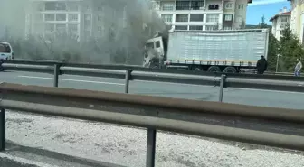 Anadolu Otoyolu'nda Tırda Yangın Çıktı, İtfaiye Ekipleri Müdahale Etti