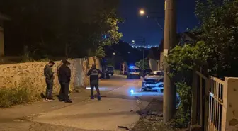 Kurşun yağmuruna tutulan otomobil kaza yaparak durabildi