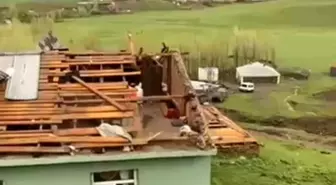 Muş'ta Şiddetli Fırtına Evlerin Çatılarını Uçurdu