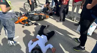 Adıyaman'da Motosiklet ve Otomobil Çarpıştı: 2 Yaralı