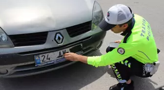 Otomobil Sürücüsüne Plaka Cezası: 'Cenazem Var' Dedi