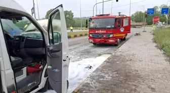 Bartın'da Minibüs Yangını: Sürücü Panikledi, Polis Müdahale Etti
