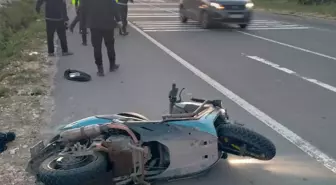 Edirne'de Motosiklet TIR'a Çarptı, Sürücü Ağır Yaralandı