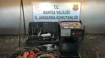 Akhisar'da Kaçak Kazı Yapan İki Şüpheli Suçüstü Yakalandı