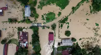 Endonezya'da Sel ve Toprak Kaymaları: 4 Kişi Hayatını Kaybetti