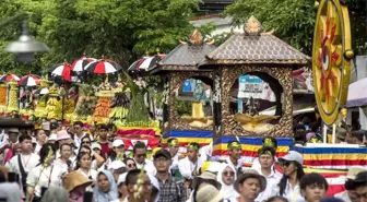 Endonezya'da Vesak Günü Coşkuyla Kutlandı