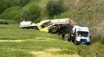 Batman'da TIR Uçurumdan Yuvarlandı: 2 Yaralı