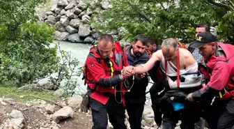 Dalgıç Polis Kayalıklara Çarparak Yaralandı