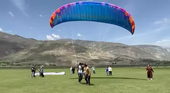 Erzincan'da Engelli Kız Çocukları Yamaç Paraşütü Uçuş Keyfi Yaşadı