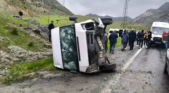 Hakkari'de Servis Aracı Devrildi: 7 Öğrenci Hastaneye Kaldırıldı