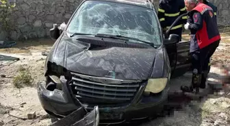 Isparta'da Kontrolden Çıkan Otomobil Kanala Uçtu, İki Yaralı