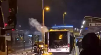 Kağıthane'de Metrobüs Yangını: Seferlerde Aksama