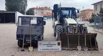 Afyonkarahisar'da Define Arayan İki Şahıs Kaçak Kazı Yaparken Yakalandı